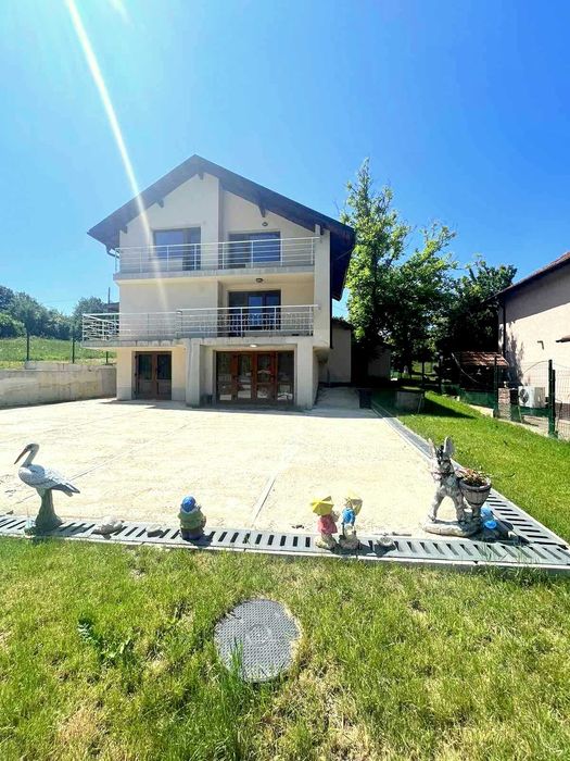 Продава къща в с. Дръмша, Костинброд