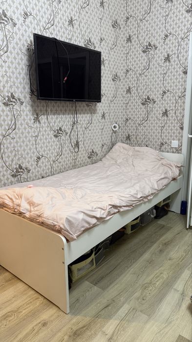 Кровать с матрасом