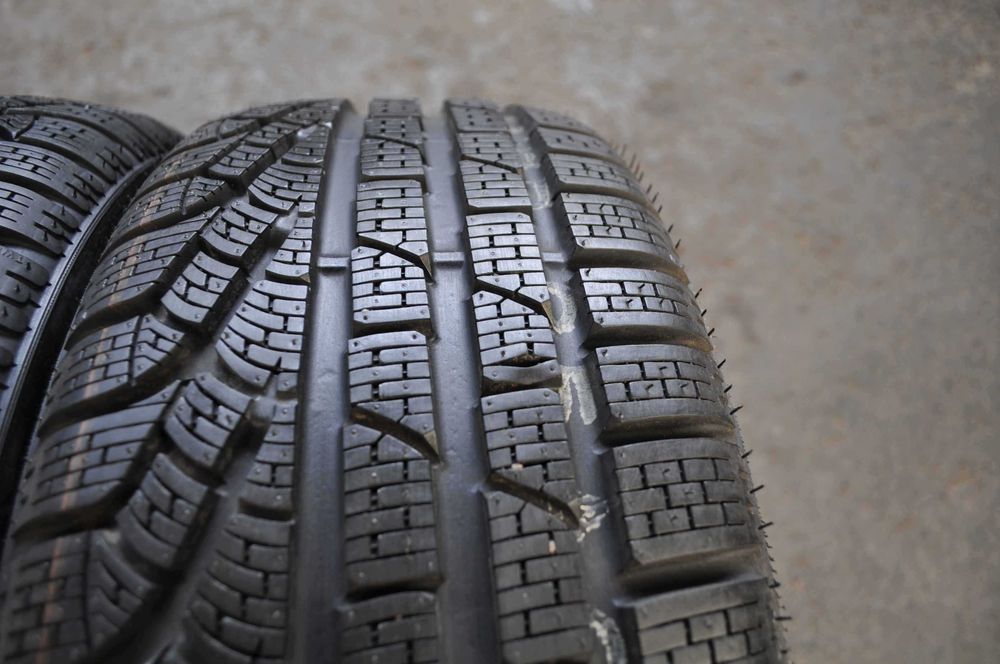 # SET 4 Anvelope Iarna 215/45 R17 PIRELLI Sottozero winter 240 serie2