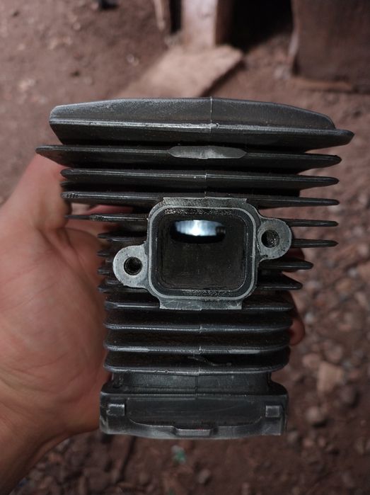 Cilindru și piston Stihl 211 originale
