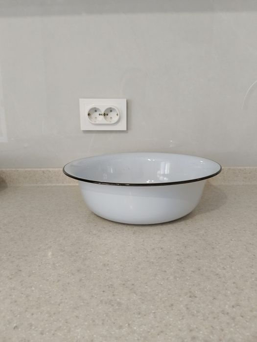 Продам миски эмалированные разные,отличном состоянии