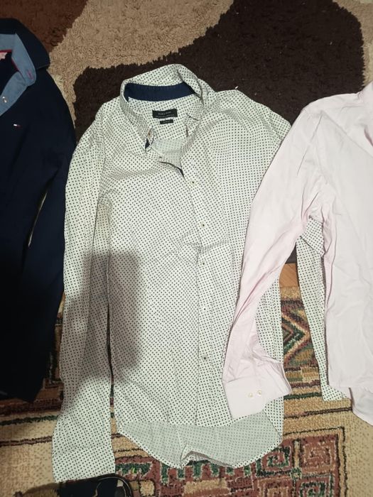 Vând cămăși de bărbati