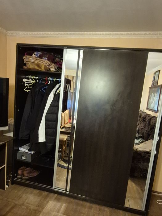 Dresing cu oglinzi si uși culisante