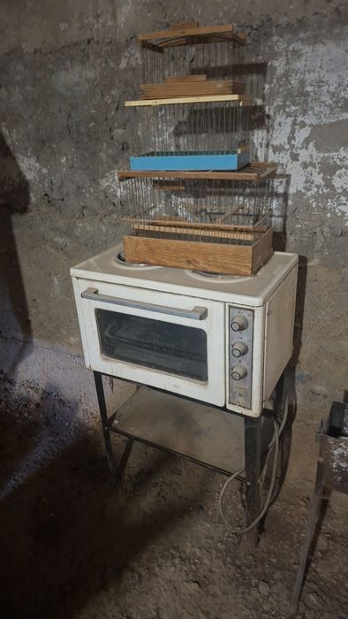 Продам все из дома плита ,плитка брекчия и др.