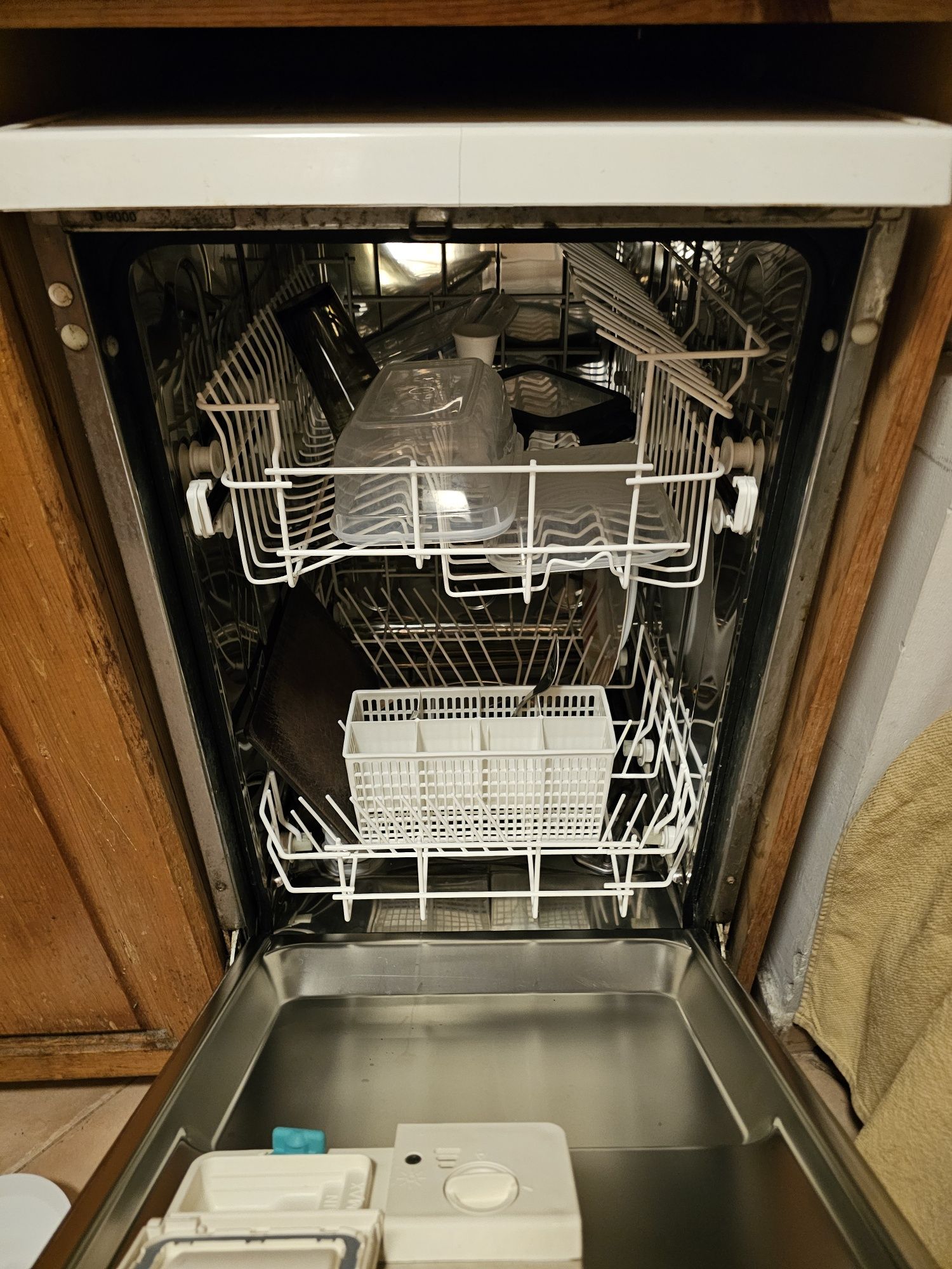 Продавам миялна машина Zanussi