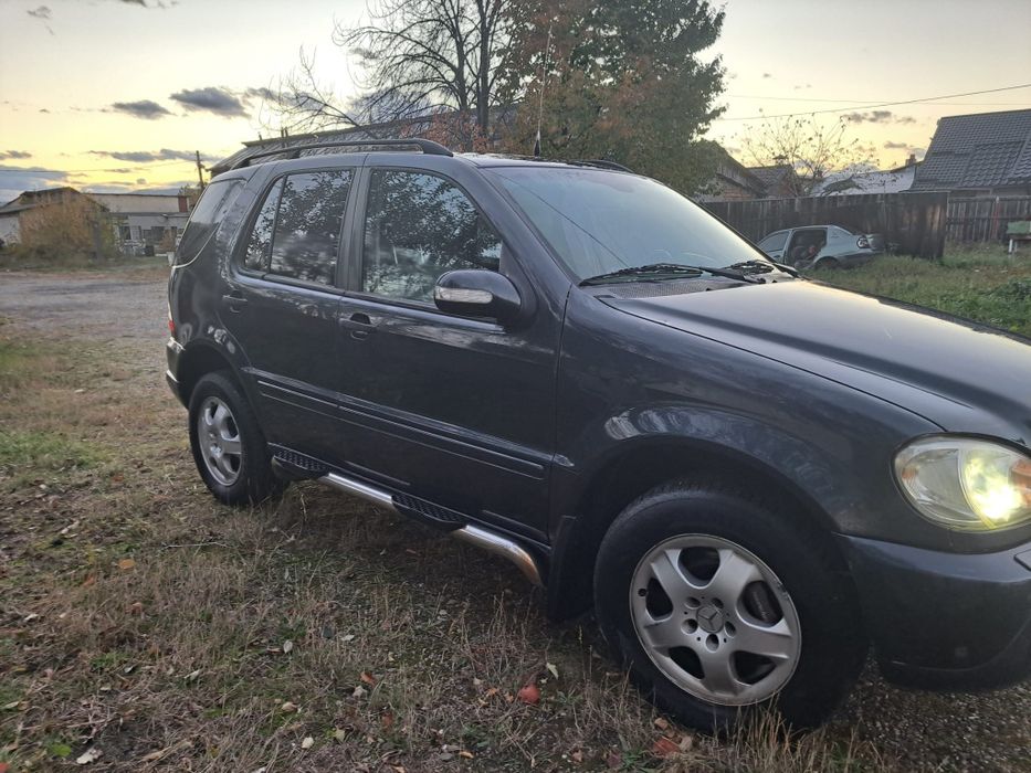 Autoutilitara Mercedes ML