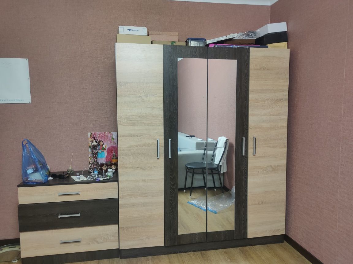 Шкаф с прихожей и комодом