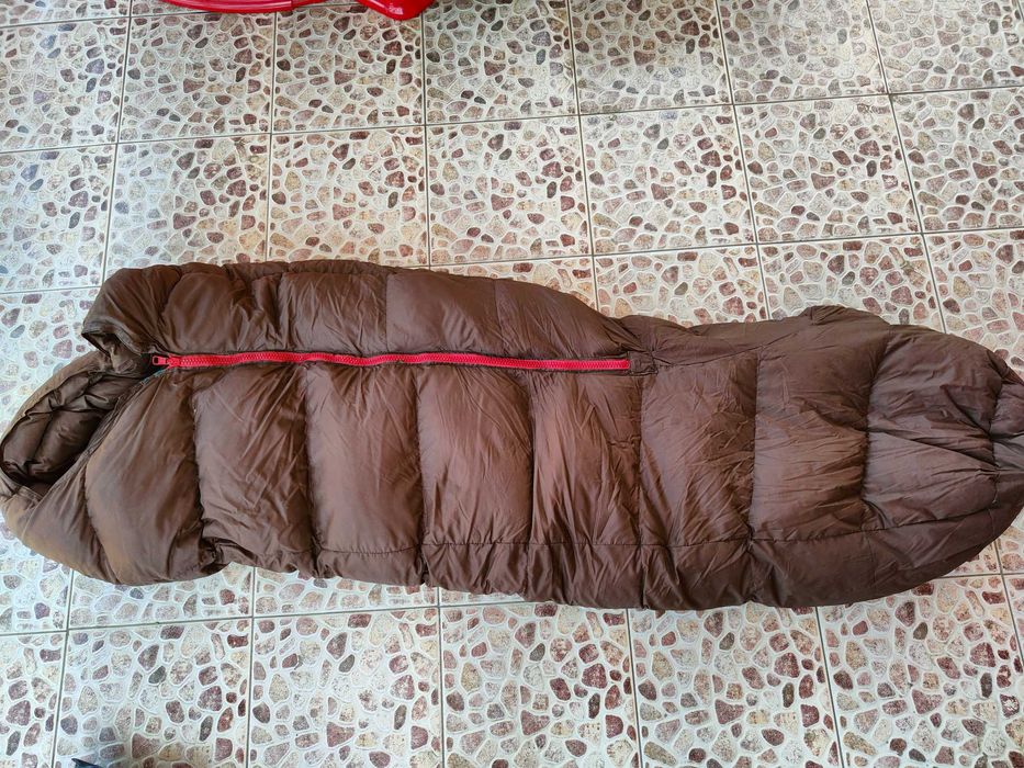 Sac de dormit din puf de gasca rezistent la frig