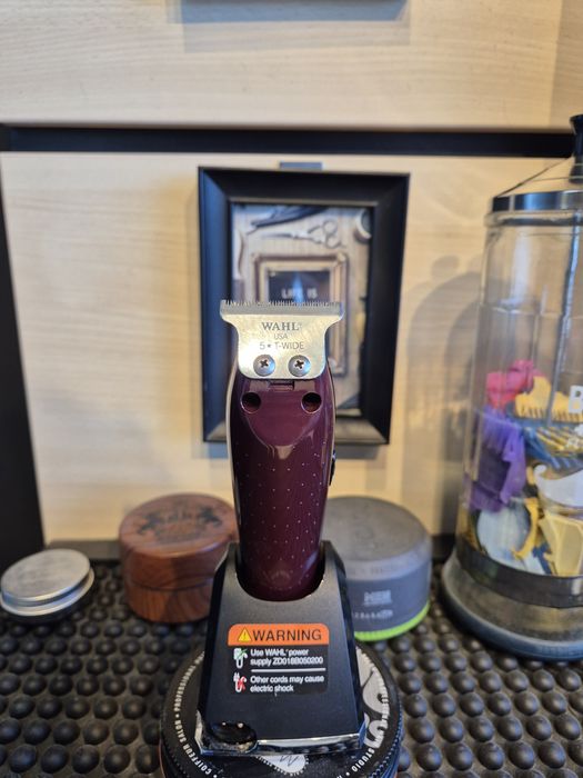 Wahl detailer cu stand de incarcare