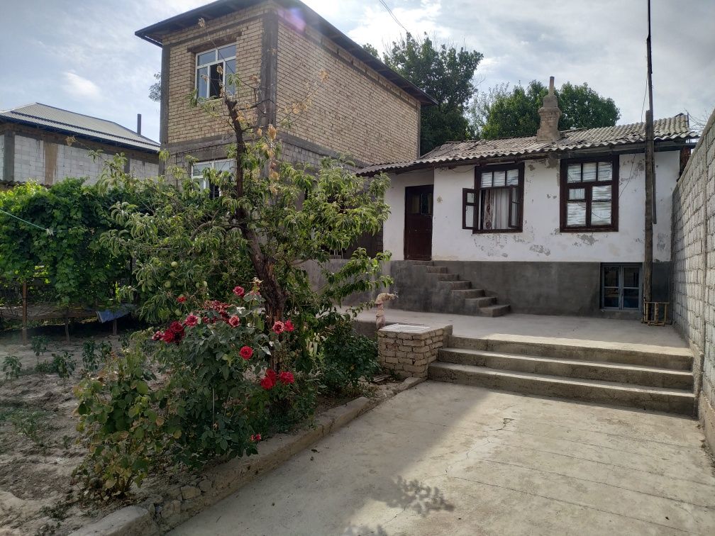 Hovli sotiladi 4 sotix Gorparkda yoki doʻmga almashamiz