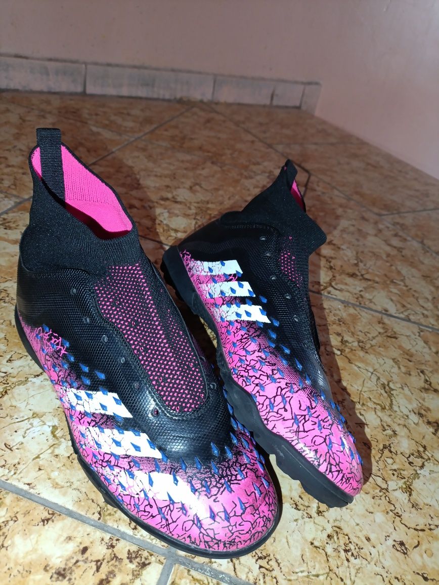 Сороконожки Adidas predator (37 размер)