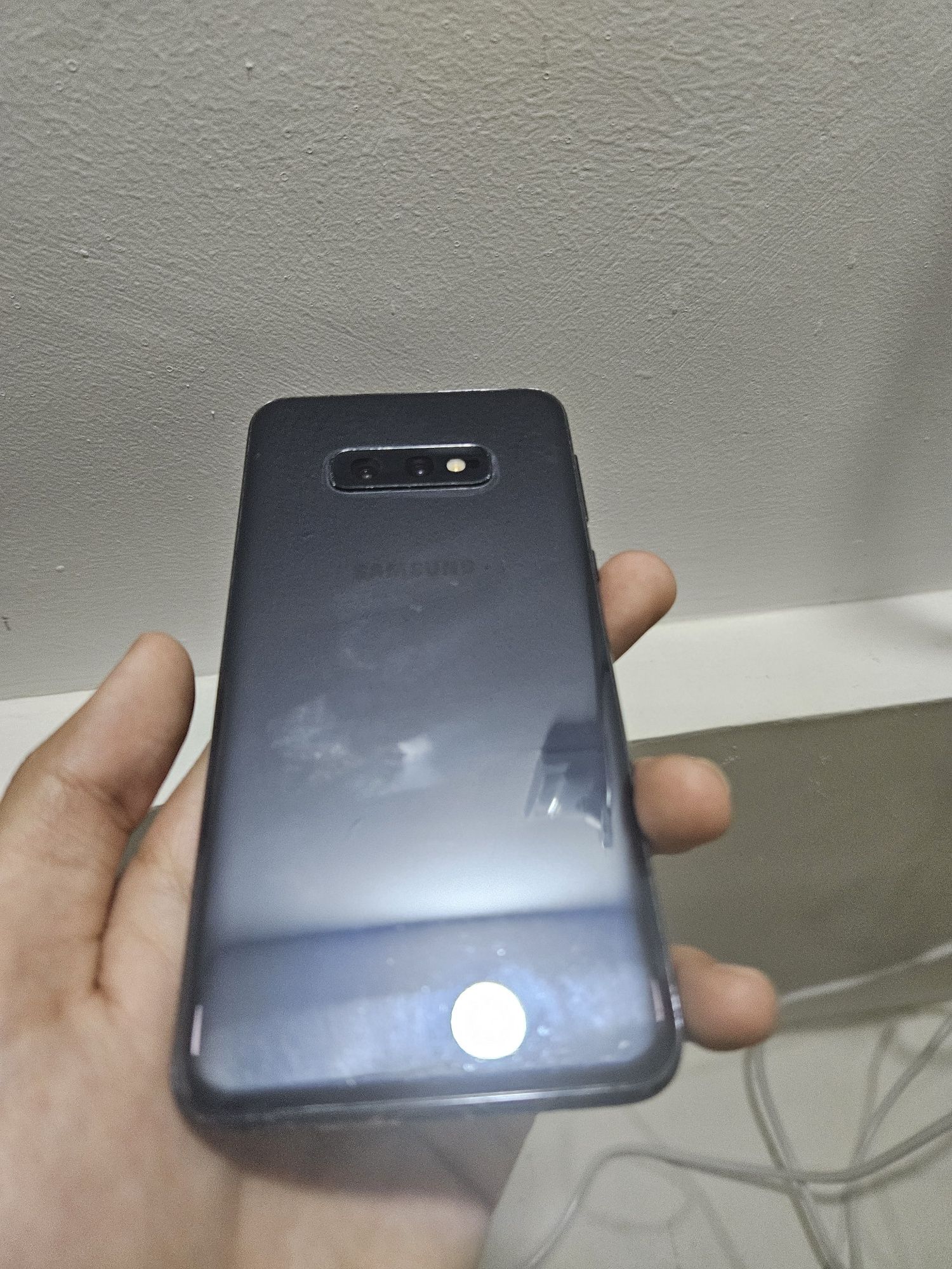 Продам Samsung Galaxy S10e