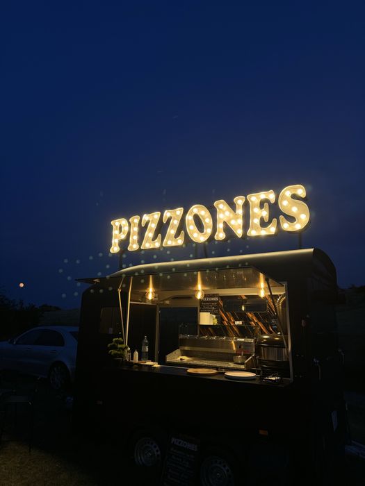 Food truck pizza