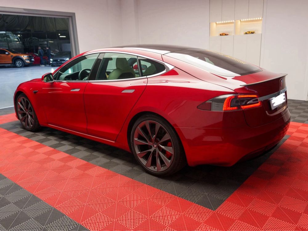 Tesla Model S 2020