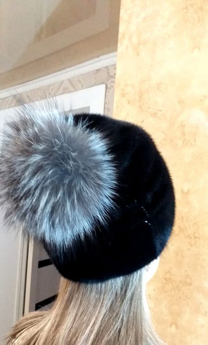 Продам шапку норковую женскую  новую модную стильную теплую с пампоном