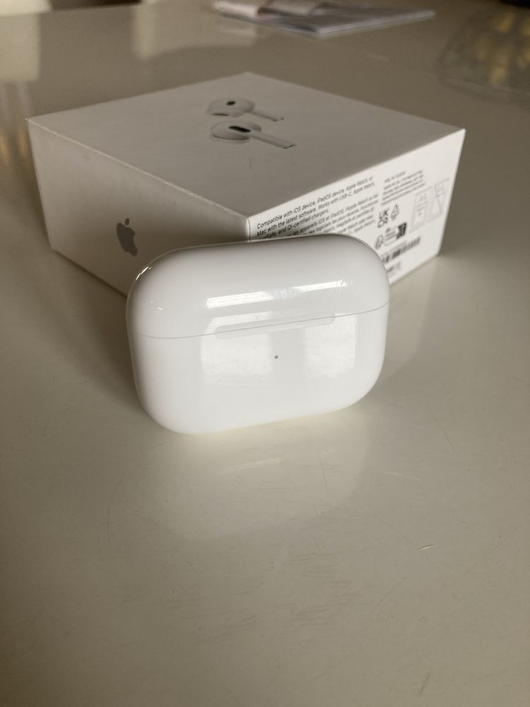 Оригинални Apple AirPods Pro 2 (с 2 години гаранция)