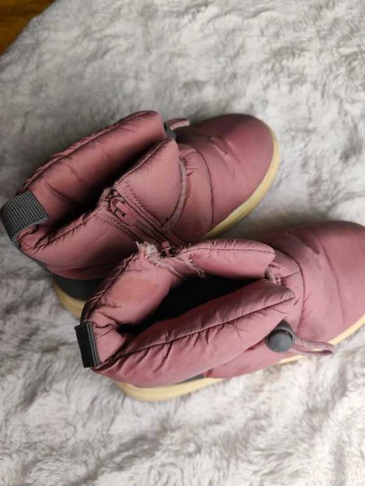 Papuci impermeabili Zara 25 stare bună, o pată pe interior