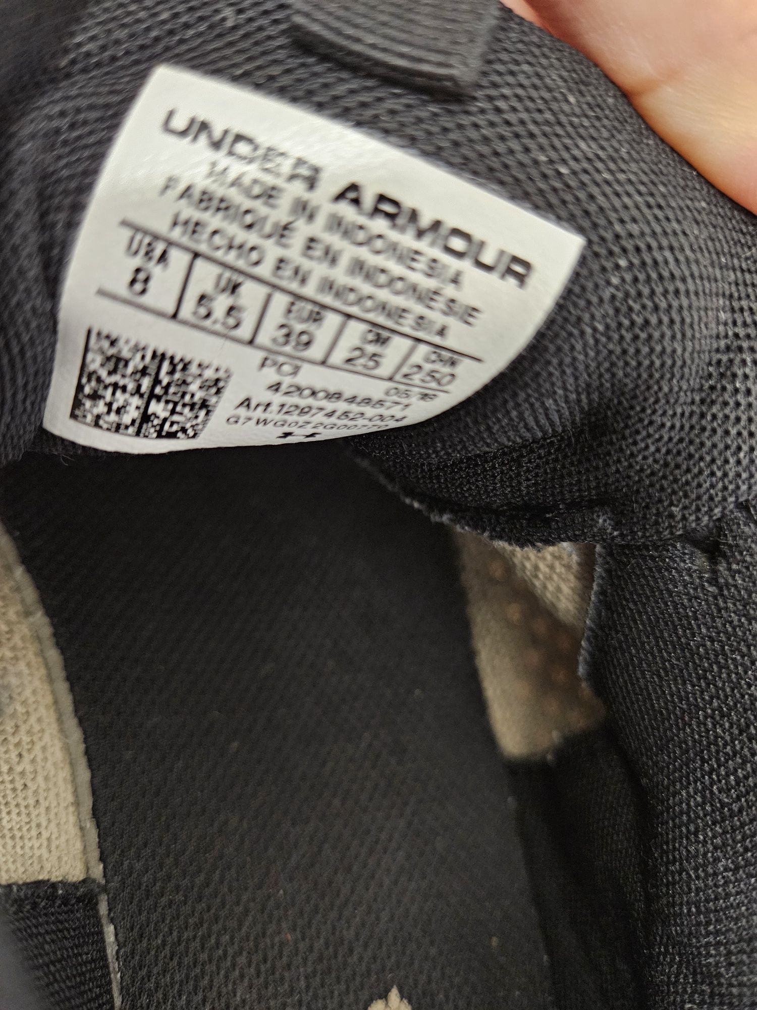 Adidasi under armour mas 39