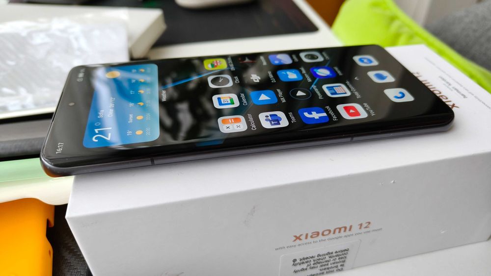 Телефон Xiaomi 12, 8GB/256GB Gray - отличен