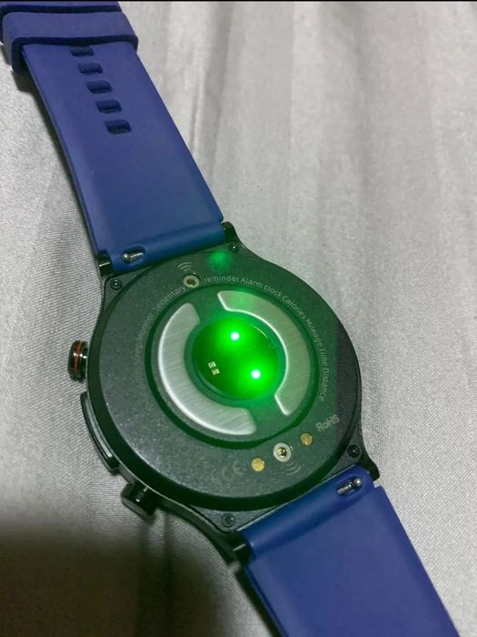 Smartwatch cu EKG și Măsurare a Tensiunii Arteriale