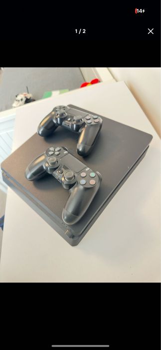 Ps4  functioneaza  perfect cu un controller.