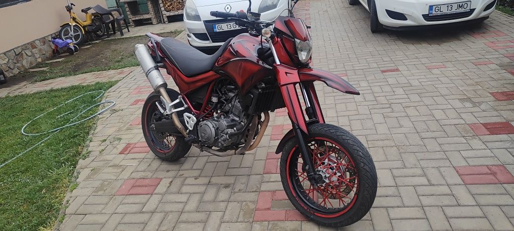 motocicleta Yamaha xt660