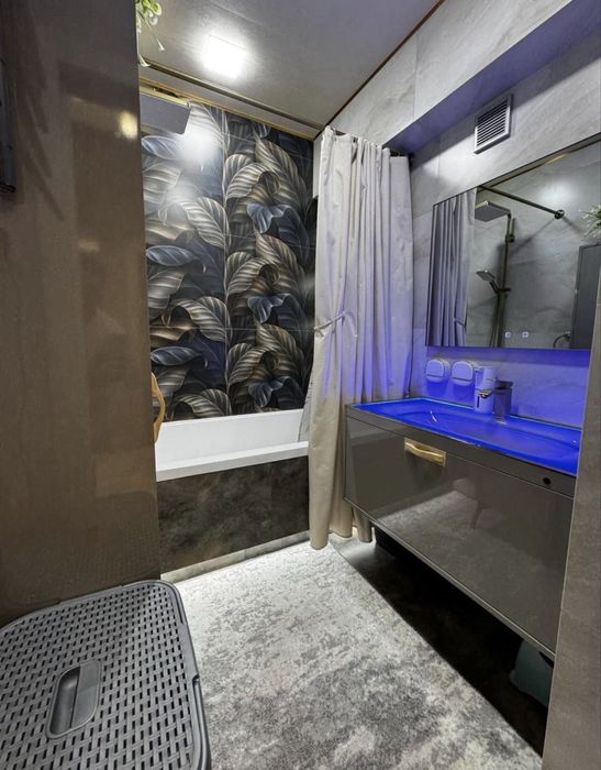 Продается квартира 4/1/4 на Ц-6/ напротив расторана на Небе