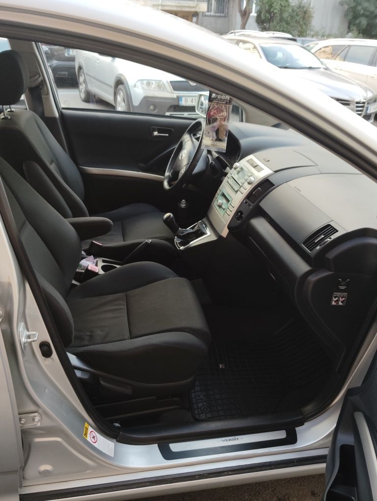Продавам Toyota corolla verso 1.6 110 к.с vvti