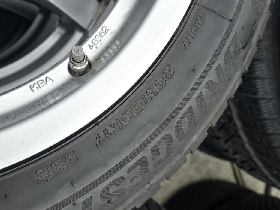 4 Броя 205/60/17 Bridgestone 2x7,5mm 2x5mm