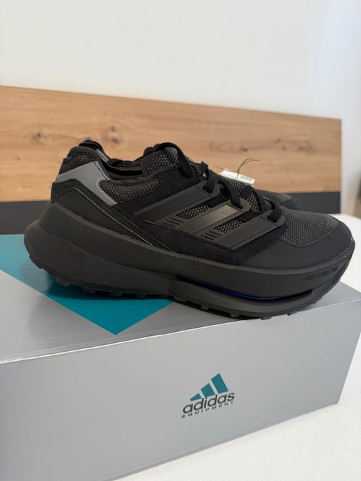 Adidasi Adidas marimea 42