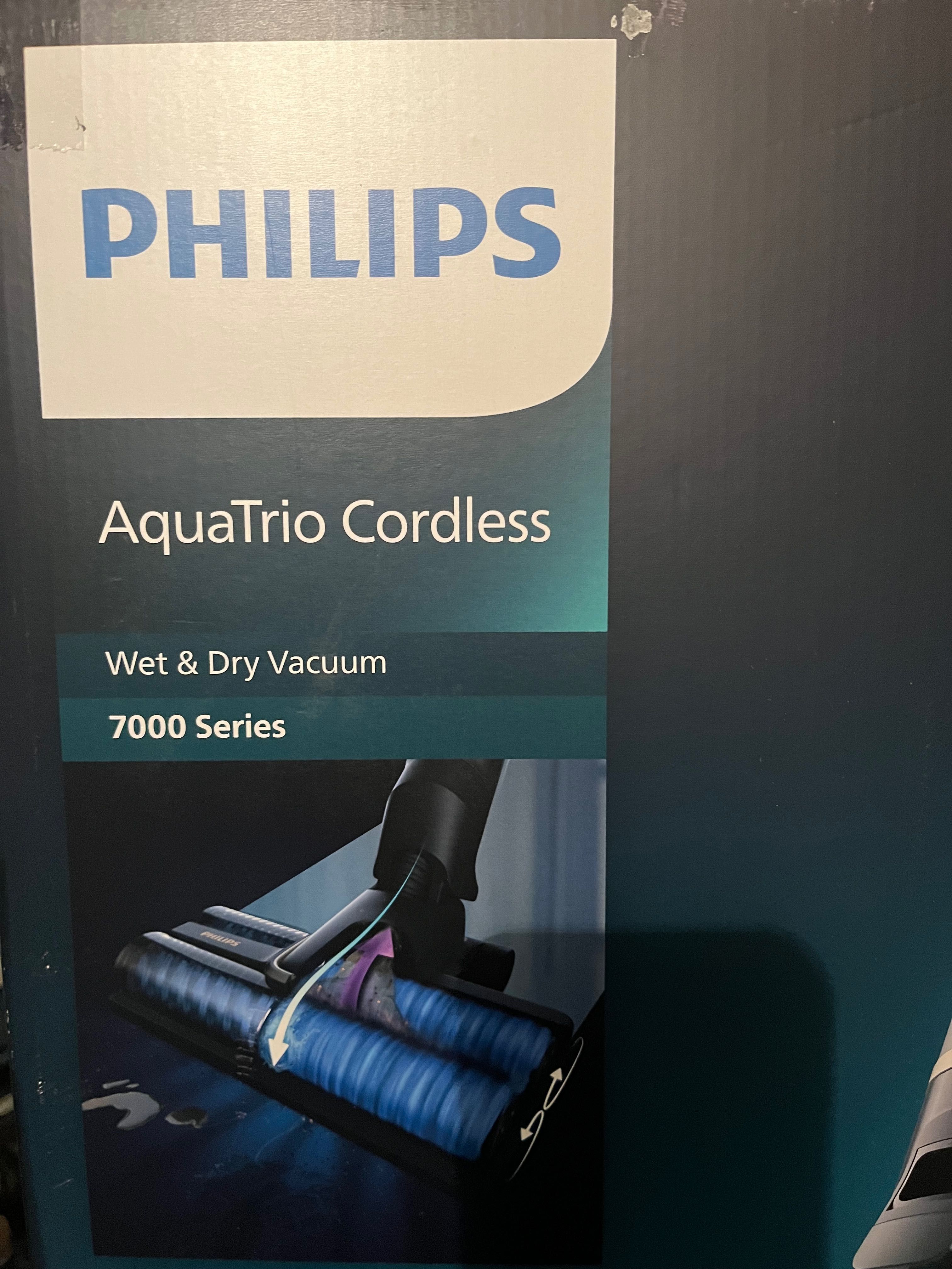 Вертикална прахосмукачка Philips AQUATRIO CORDLESS CHARCO XW7110/01