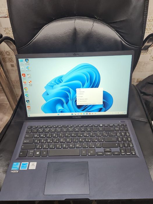 Продам современный ноутбук Asus сумка мышка в подарок