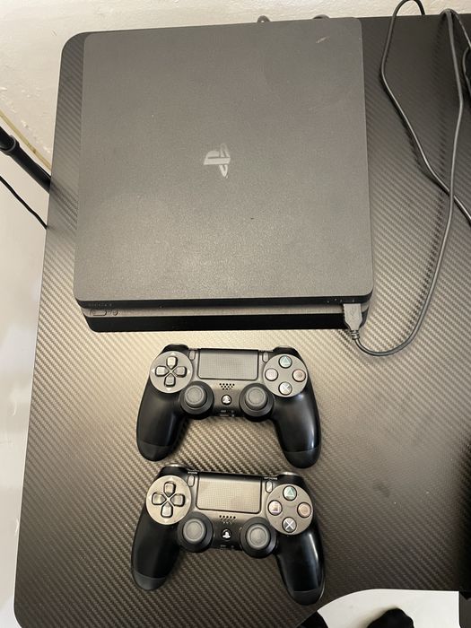 Продавам, Playstation 4 !