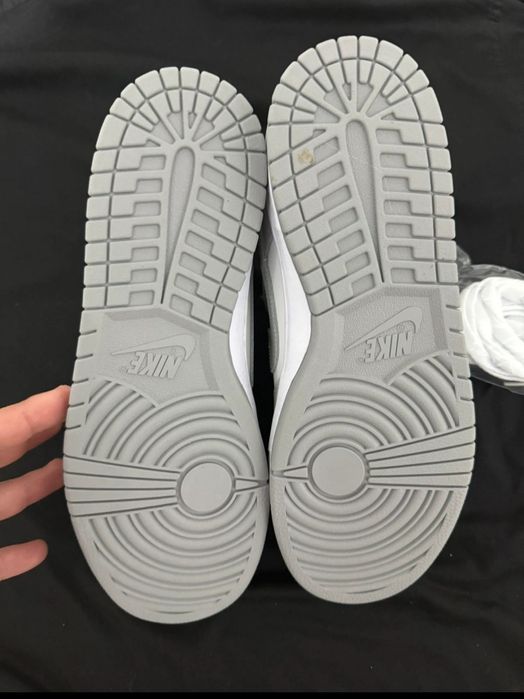 Vând adidași noi !! Sunt mici de mine