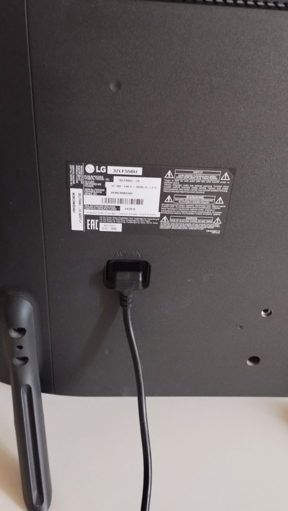 Tелевизор. LG 32 LF 550U