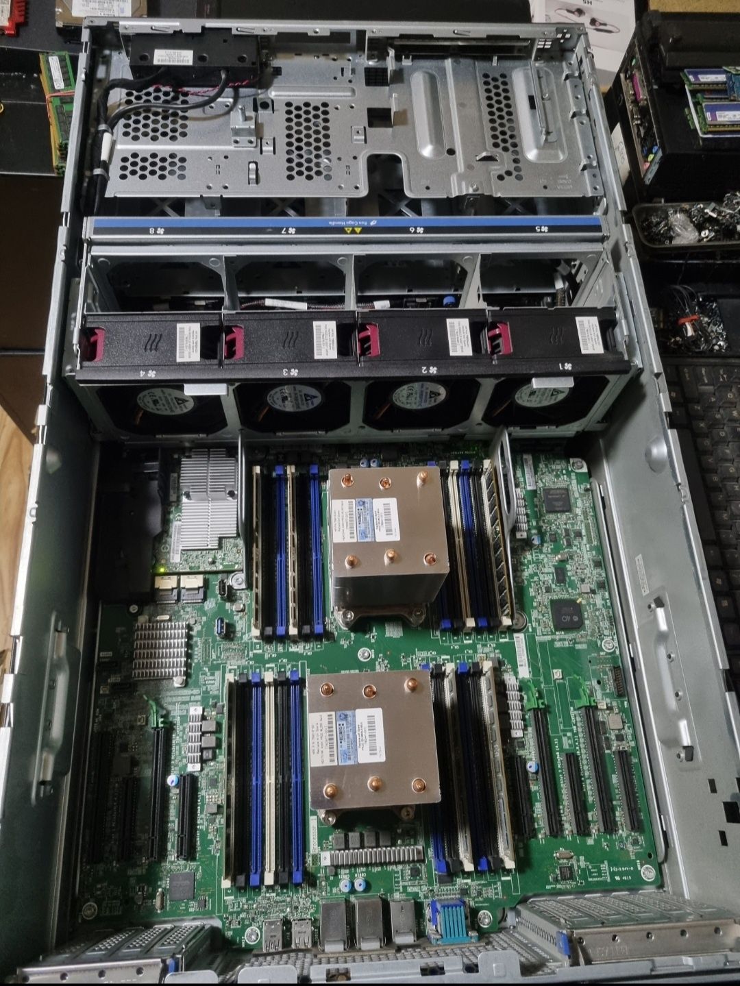 vand Calc. Server Hp ProLiant ML350 Gen 9..2 x Hexa Core..72 Gb DDR4