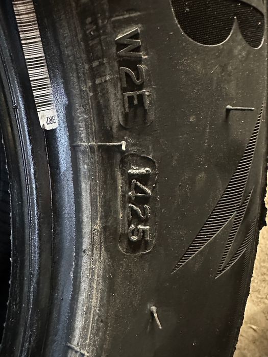 Anvelope iarna noi Bridgestone 215/55 R18 Blizzak LM005 99V XL