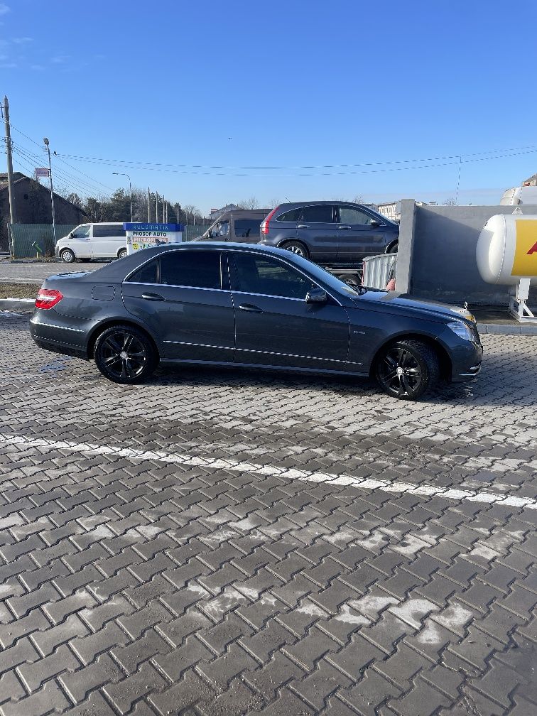 Vans Mercedes E200