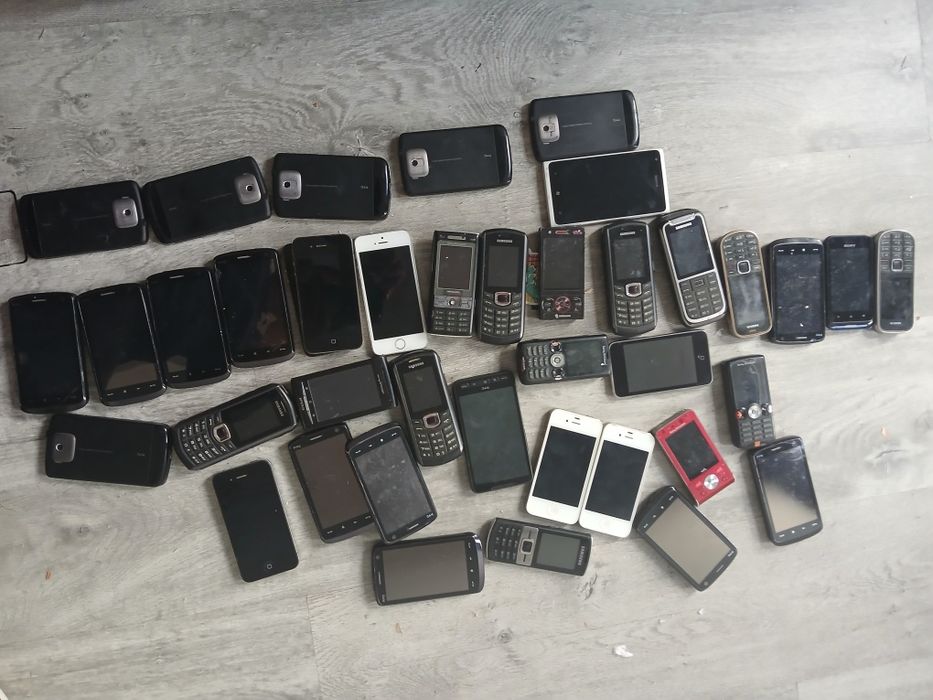 Vând un lot de telefoane de colecție diferite modele