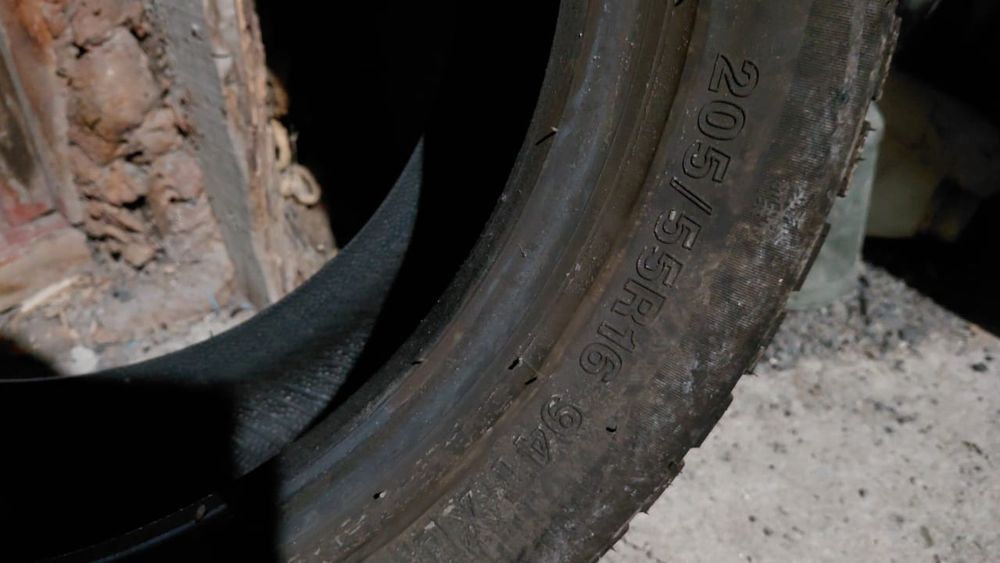 Продам зимние резины  комплект