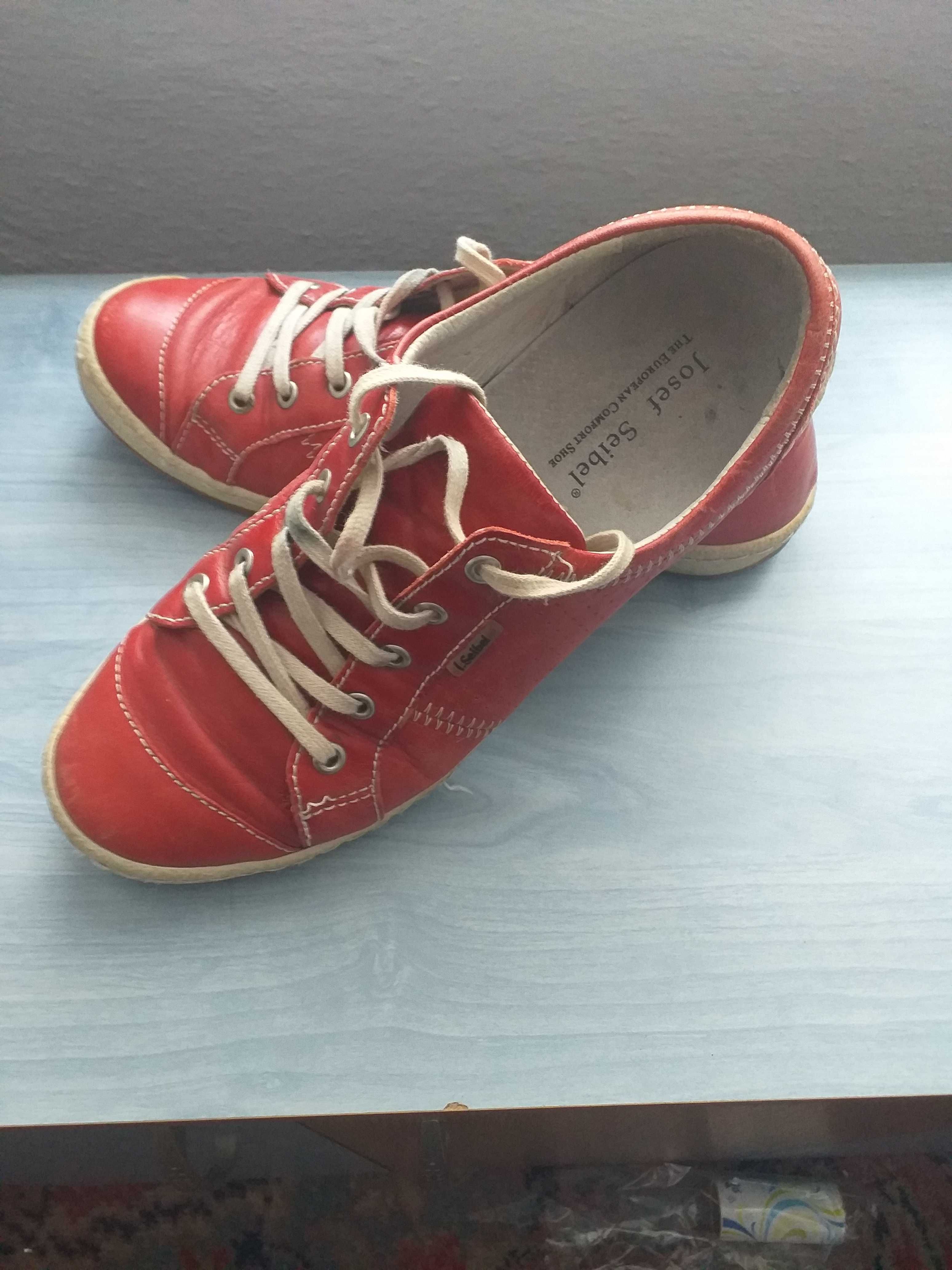 Pantofi sport de damă de culoare roșie