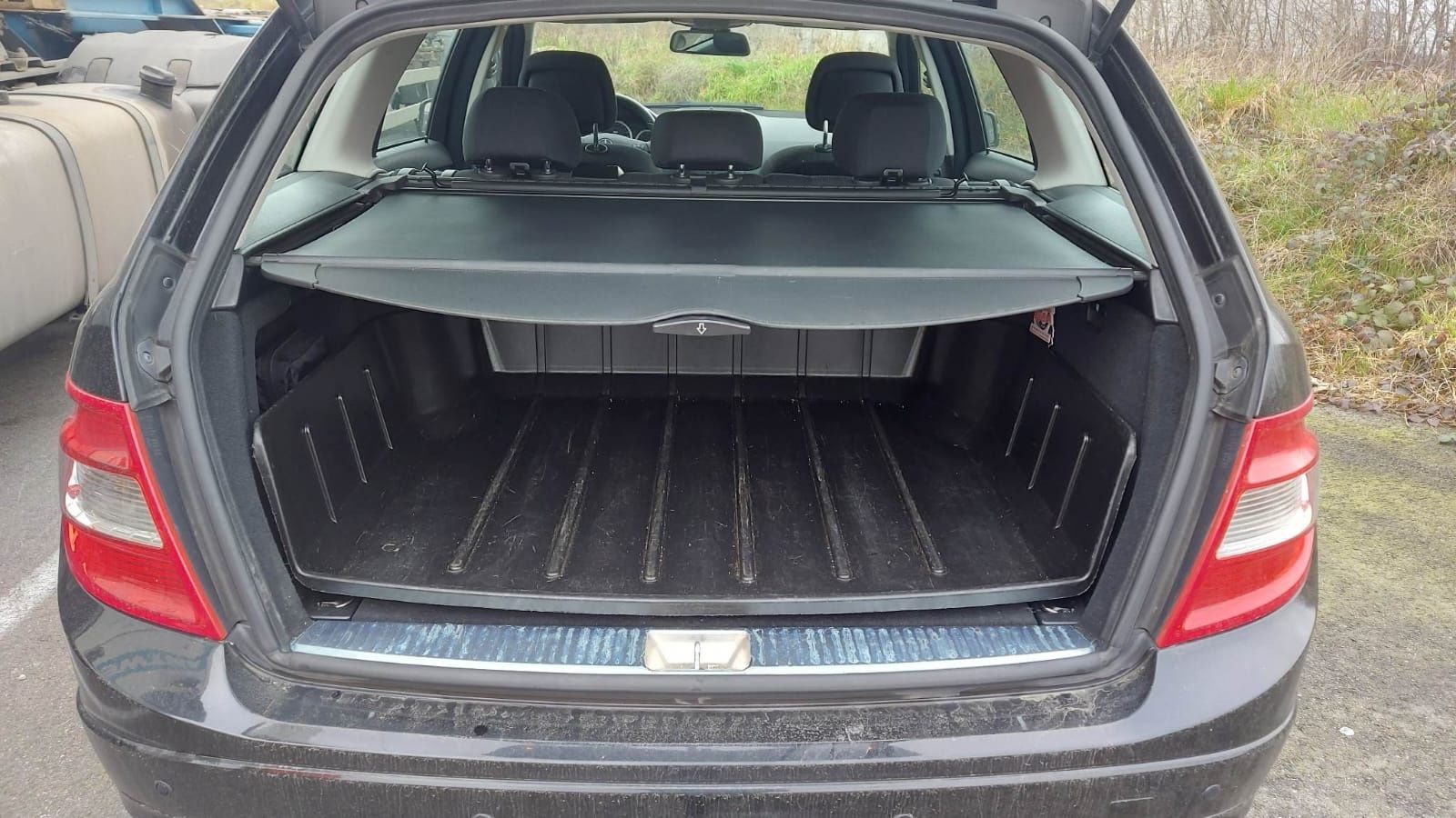 Mercedes-Benz C180 , Euro5 , Anul 2011 , 5000 euro negociabil