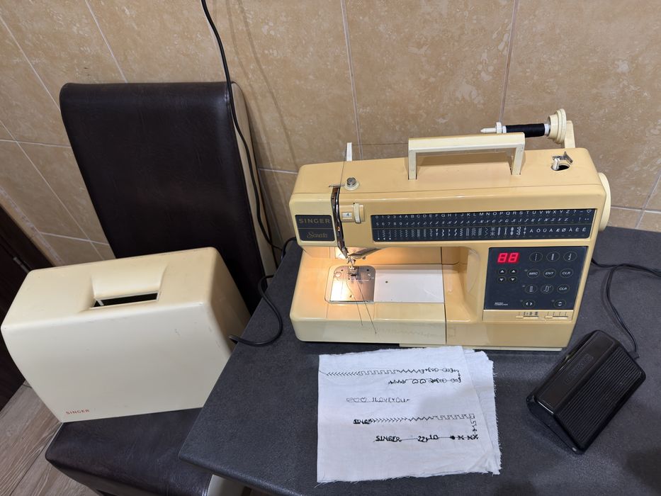 Masina de brodat cusut si festonat SINGER 2210 98 progane