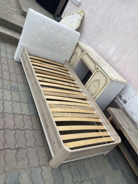 кроват с матрасом