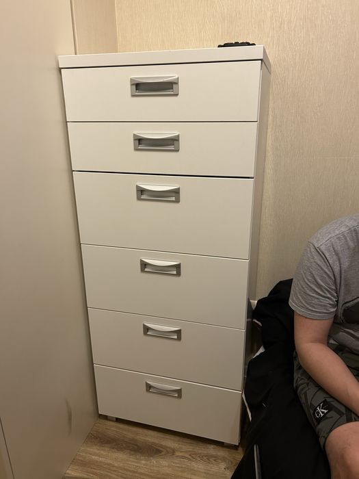 Комод с выдвижными ящиками