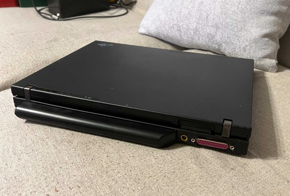 Laptop IBM ThinkPad R51 original cu Windows XP si incarcator nou