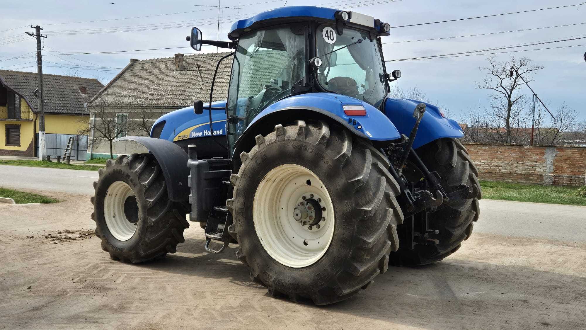 New Holland T7060