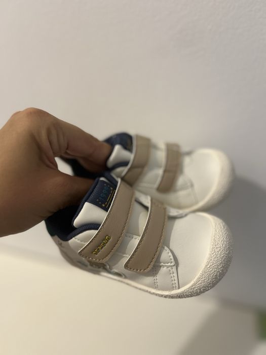 Ghete, piele, noi, 22