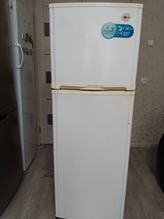Холодильник LG рабочий