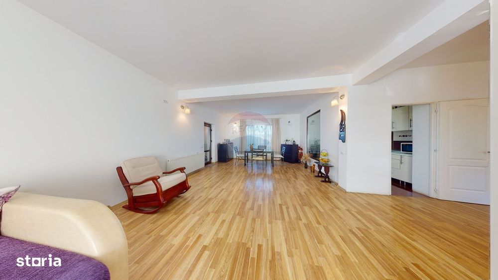 Casa individuala cu 4 camere, garaj si curte in zona de Nord, Gulia